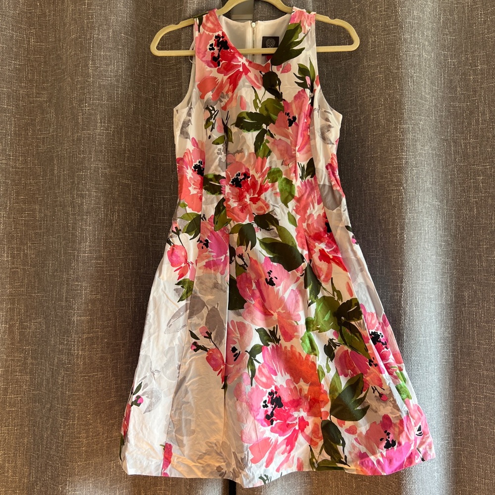 Beautiful Floral Pink & Green sleeveless Vince Camuto Dress - size 10